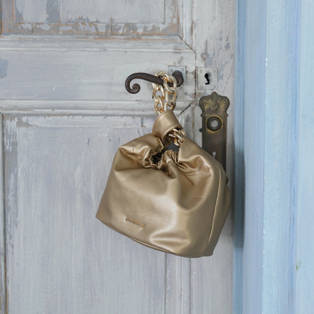 【アップルレザー】ペニー チェーン ハンドバッグ~PENNY CHAIN HANDBAG プラチナ ゴールド / PLATINUM GOLD