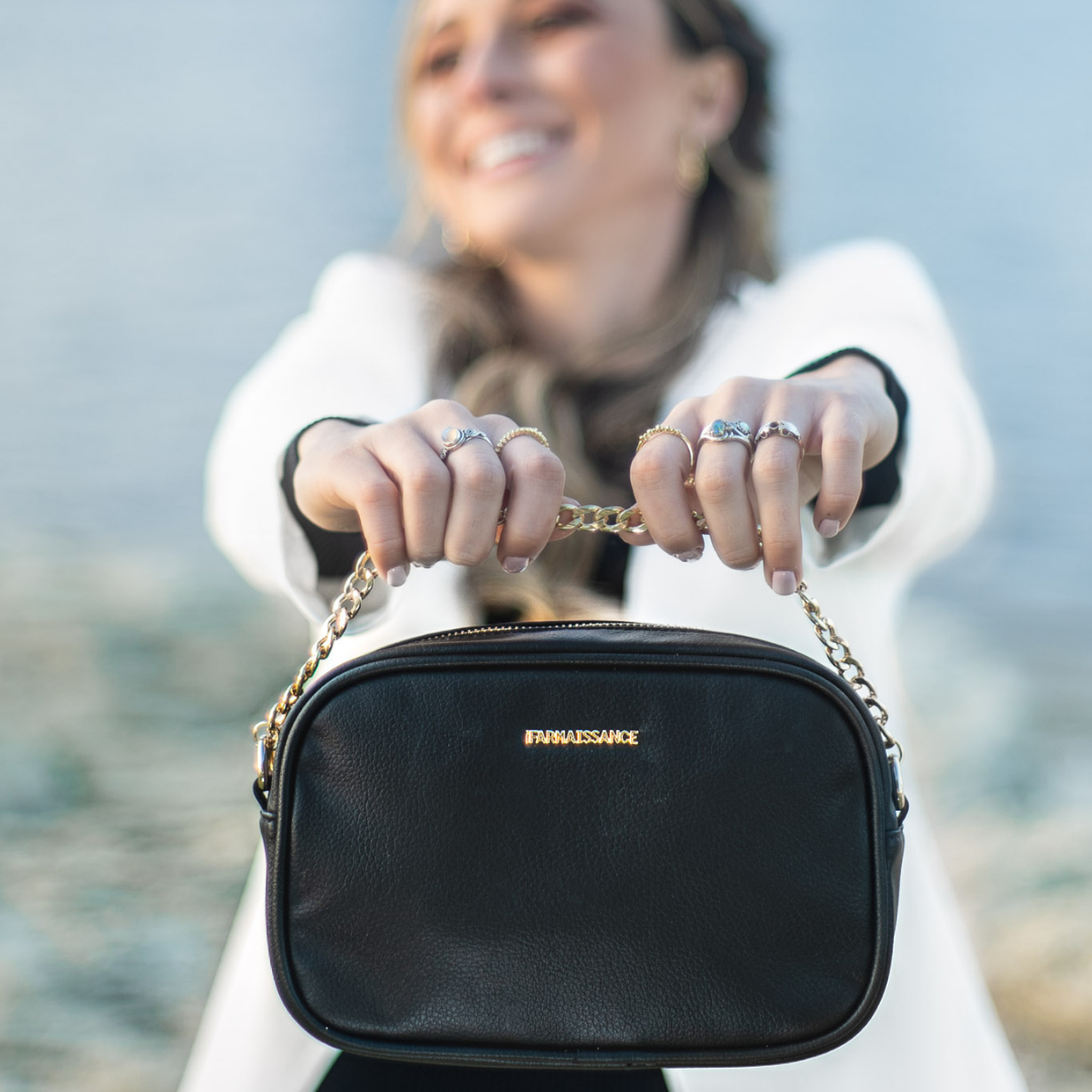 【レンタル RENTAL 】 9泊10日 / 3000円 アップルレザー メリンダ カメラバッグ ~MELINDA CAMERA BAG ブラック / BLACK