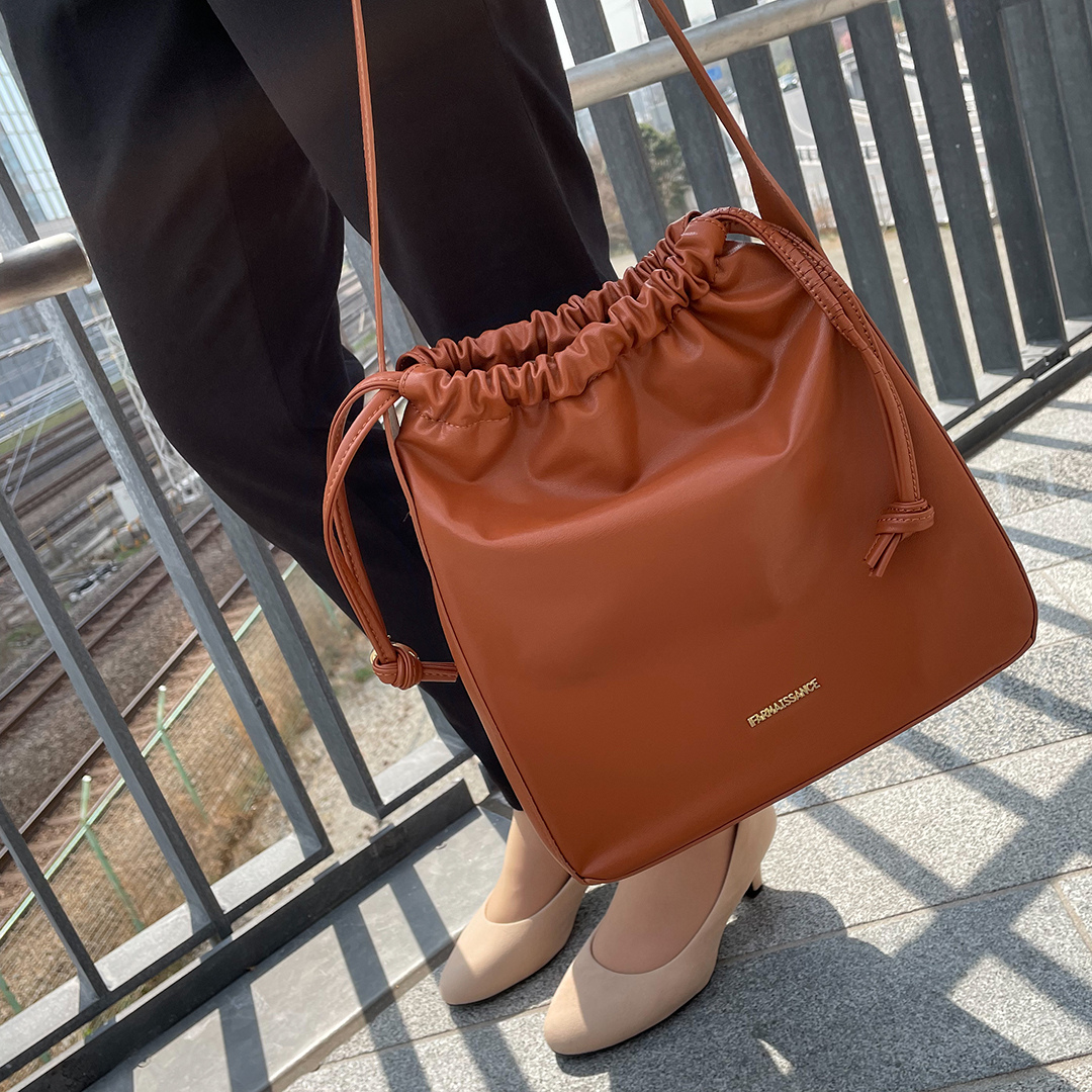 【レンタル RENTAL 】 9泊10日 / 3000円 アップルレザー ジェシートート JESSIE TOTE~ジンジャーブレッド / GINGER BREAD